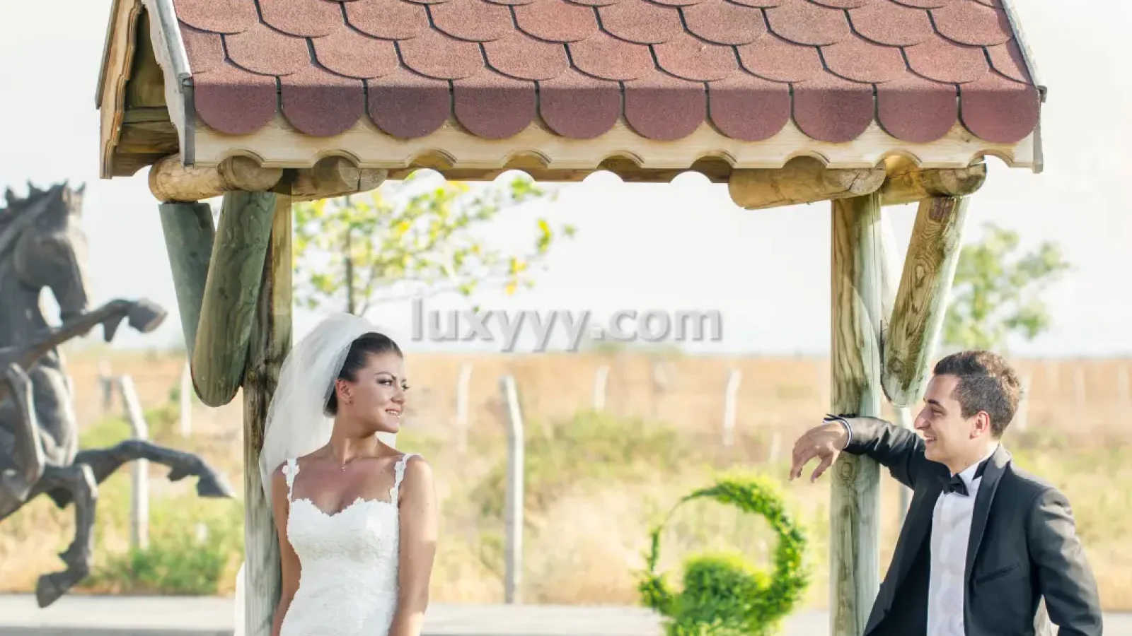 آتلیه ترمه خدمات آتلیه ﻋﺮوس و ﺑﭽﻪ در ﻣﺸﻬﺪ کوثر